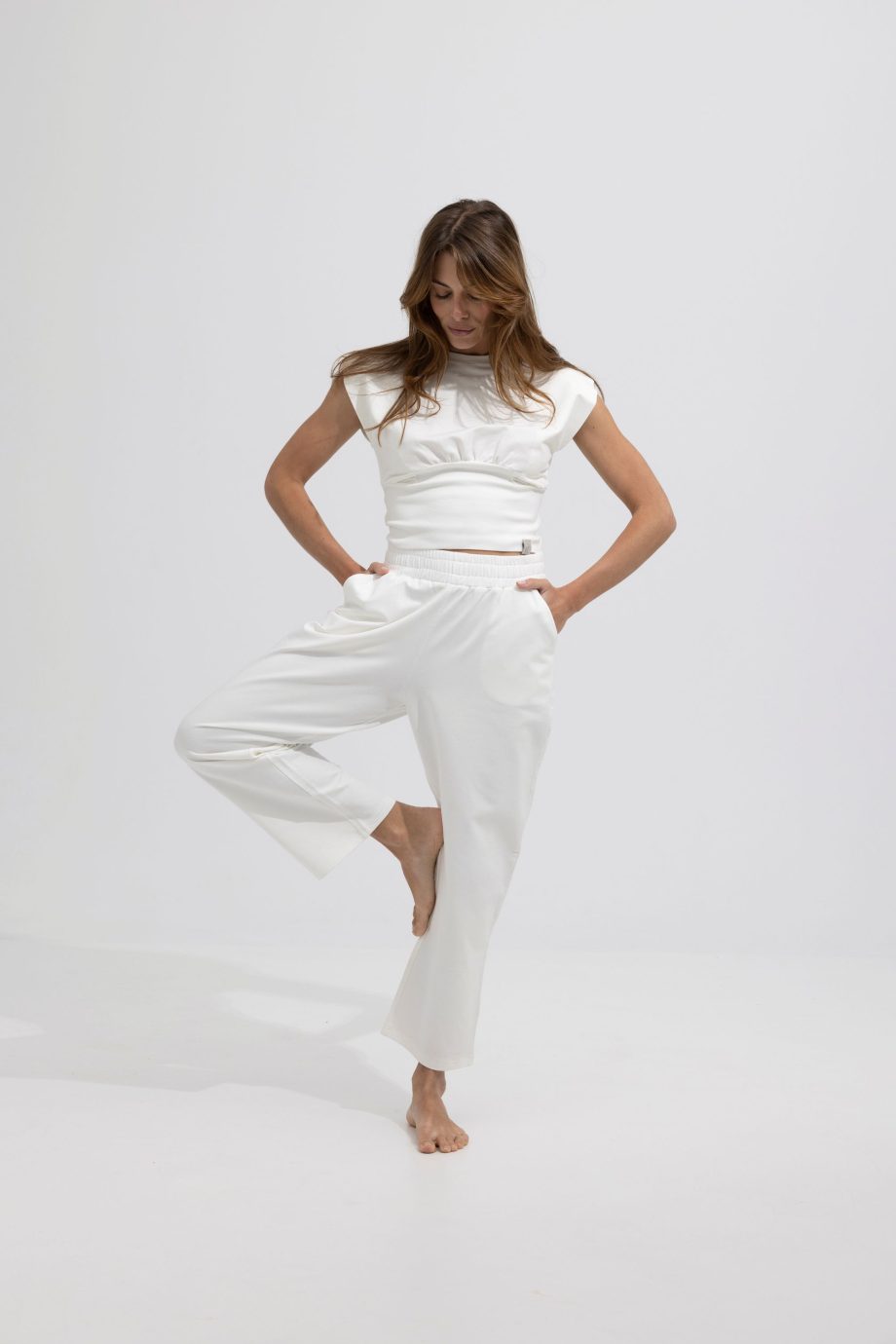 Τοπ με τονισμένους ώμους και στενή μέση. Tops NOOS Pilates Wear